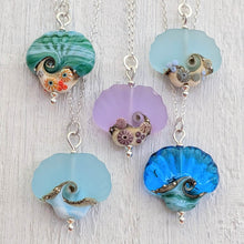 Load image into Gallery viewer, Sea Breeze Shell Pendant