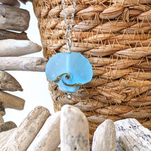 Load image into Gallery viewer, Sea Breeze Shell Pendant